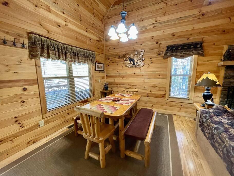 2 Bed Cabin Hot Tub Close To Helen #16 Екстериор снимка