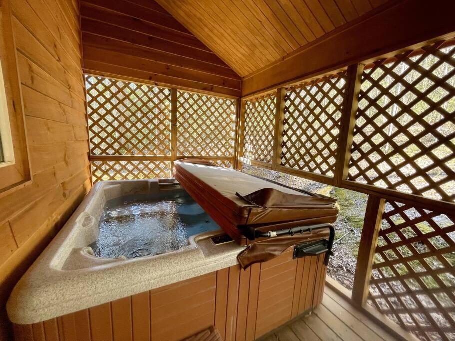2 Bed Cabin Hot Tub Close To Helen #16 Екстериор снимка
