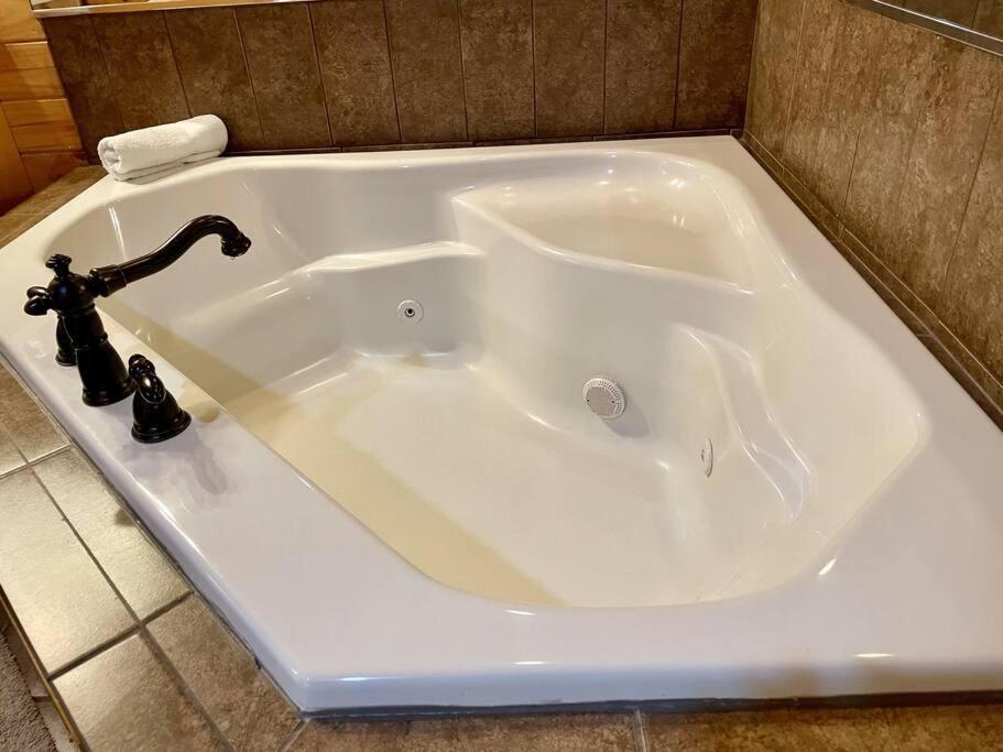 2 Bed Cabin Hot Tub Close To Helen #16 Екстериор снимка